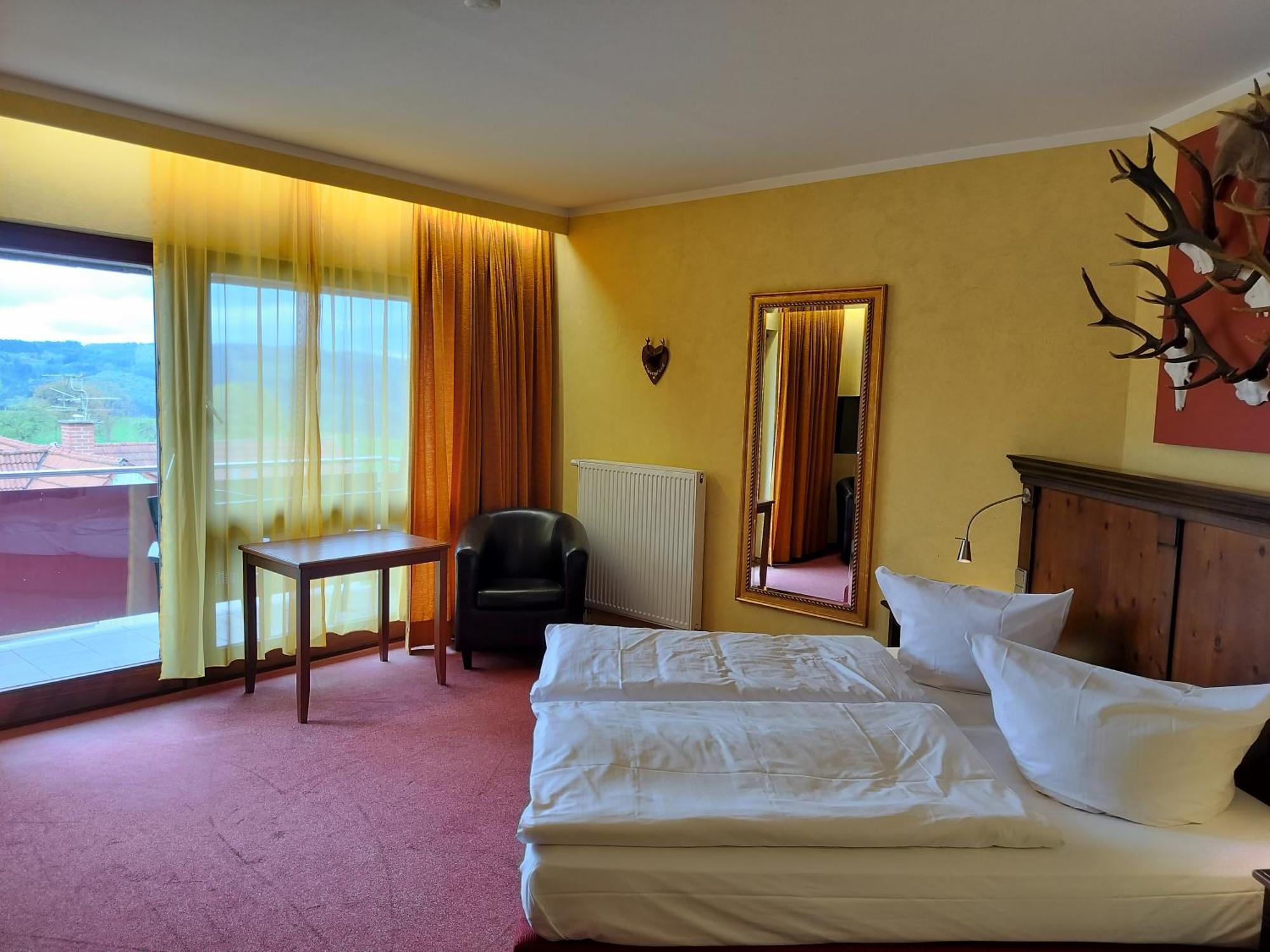 Hotel Hirsch Rothenberg Bagian luar foto