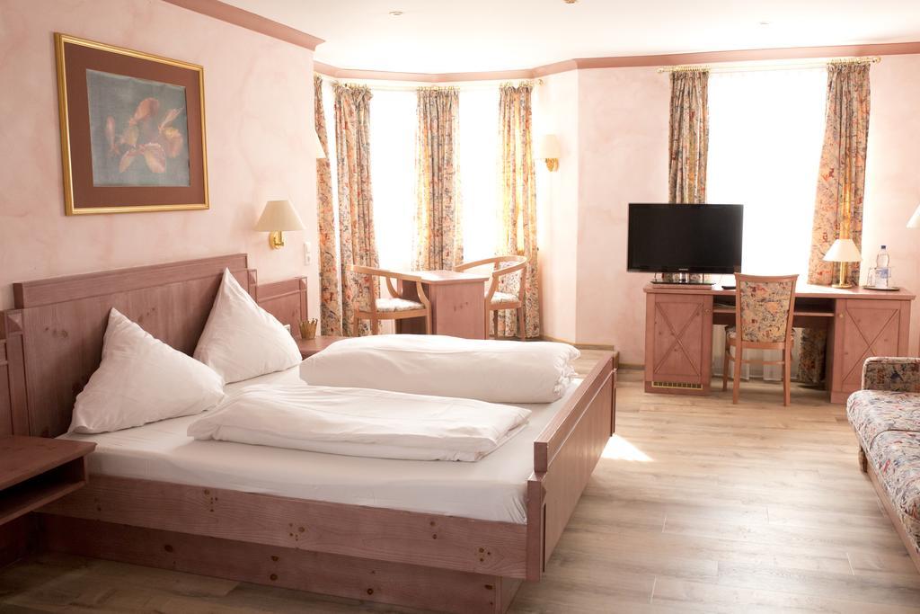 Hotel Hirsch Rothenberg Bagian luar foto